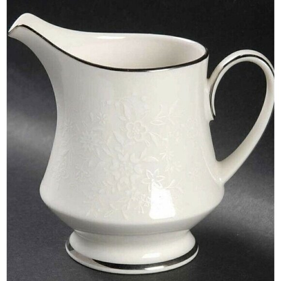 Noritake‎ AFFECTION China Porcelain 8oz Creamer - Picture 1 of 1